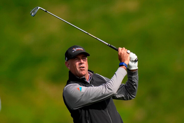 Stewart Cink has 1-shot lead over Padraig Harrington going into final round of US Senior Open